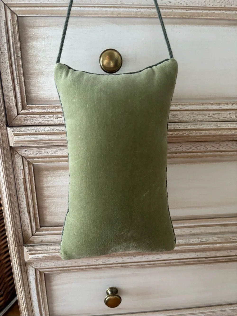 Cottagecore Pineapple Needlepoint Hanging Pillow - Cream & Green